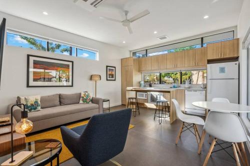 Refreshing 2 bedroom Apartment 80 Walkscore — 4-Star Luxury Hotel in Phoenix, United States