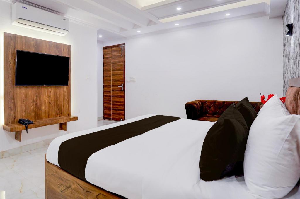 Townhouse Hotel Grand Emporio By Sbg Near Vaishali Metro Station — 4-Star Luxury Hotel in New Delhi, India