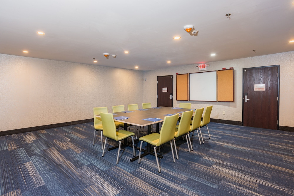 Holiday Inn Express Hotel & Suites Swansea by IHG - photo 35