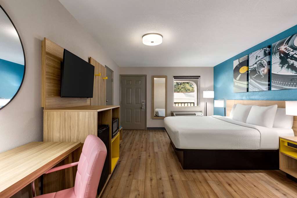 Days Inn by Wyndham Memphis at Graceland - photo 26