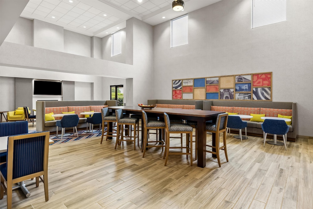 Hampton Inn & Suites Grove City - photo 44