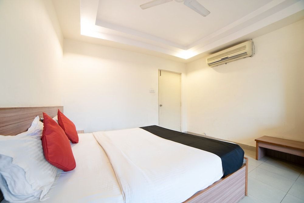 Townhouse Oak Hyderabad Lakdi Ka Pul Metro Station — 4-Star Luxury Hotel in Hyderabad, India