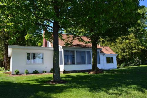 North Shore Beach Retreat — hotel in Northport