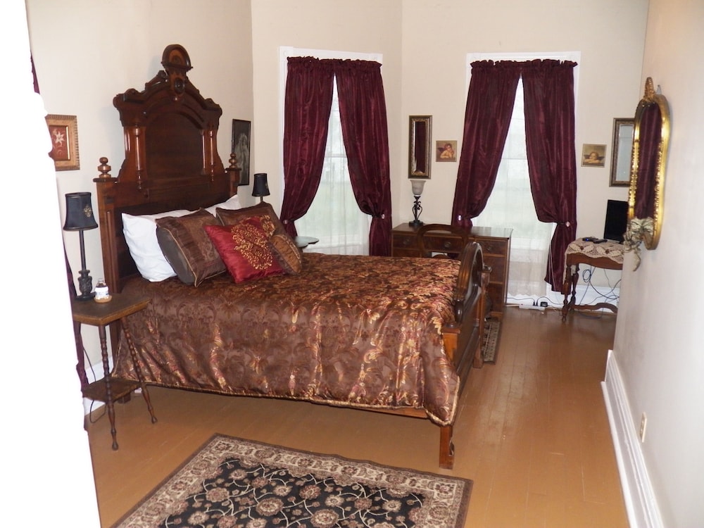 Grand Victorian Inn - photo 17