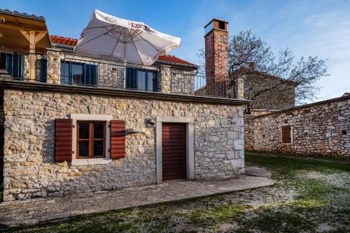 Ferienhaus Kuca Marija Traditionelles Steinhaus Bei Zadar in Sukosan, Croatia