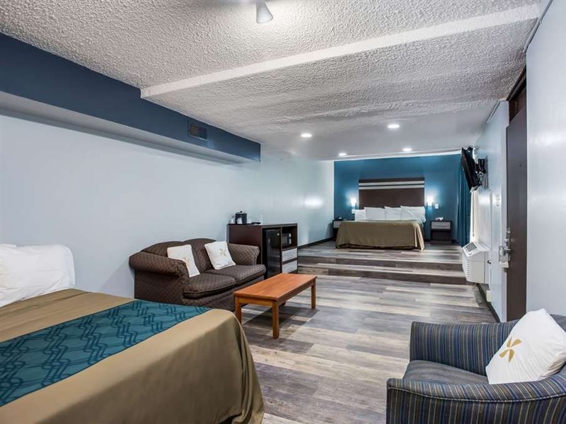 Rodeway Inn - photo 8