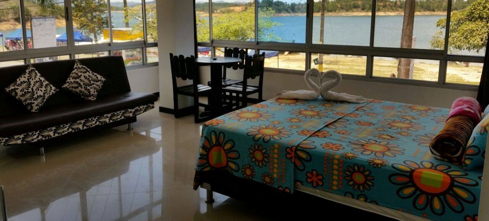 Hospedaje Cristal del Lago in Guatape, Colombia