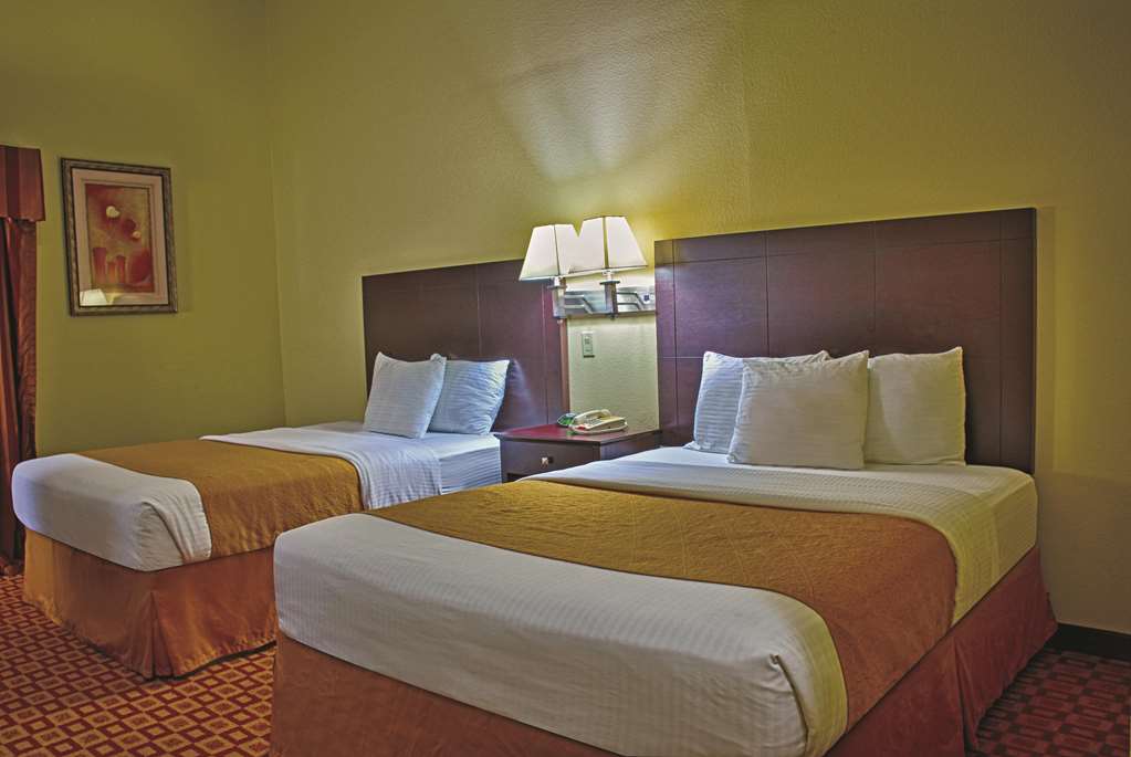 La Quinta Inn & Suites by Wyndham Alice - photo 13