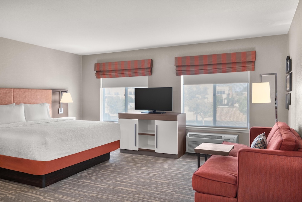 Hampton Inn & Suites Fresno - photo 16