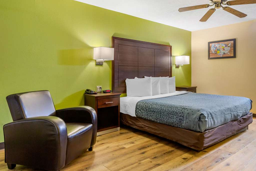 Econo Lodge West Coors Blvd - photo 13