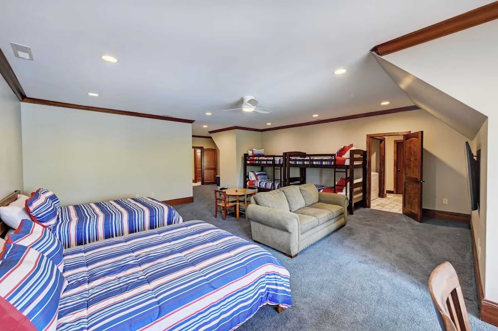 Sunset Shores Resort: The Grand House by Avantstay Lakefront Spa Private Dock beach Game Room - photo 39