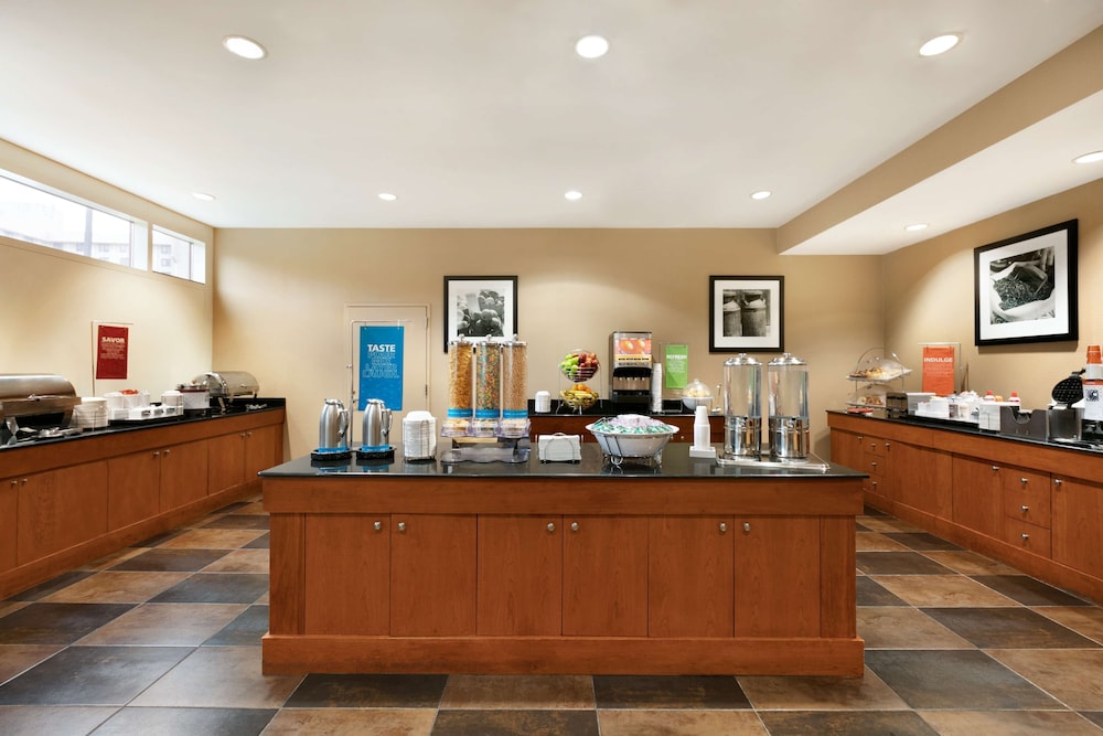 Hampton Inn New York LaGuardia Airport - photo 23
