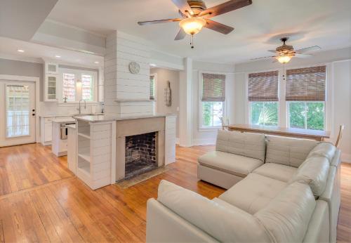 Historic Lady Renovated Half Mile Walk to DT Beach 3 Mi Optional Guesthouse — 4-Star Luxury Hotel in Saint Augustine, United States