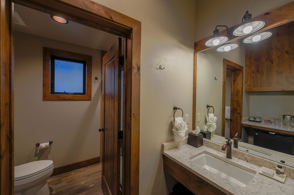 Golden Stone Inn - photo 22