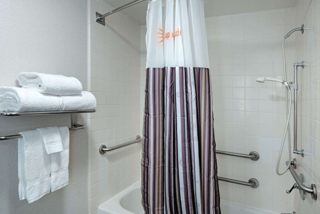 La Quinta Inn & Suites by Wyndham Rancho Cordova Sacramento - photo 14