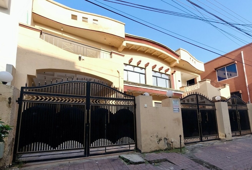 Room room 5 Cozy Guest Room in Heart of in Rawalpindi, Pakistan