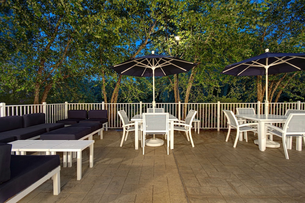 Hampton Inn & Suites Yonkers - photo 28