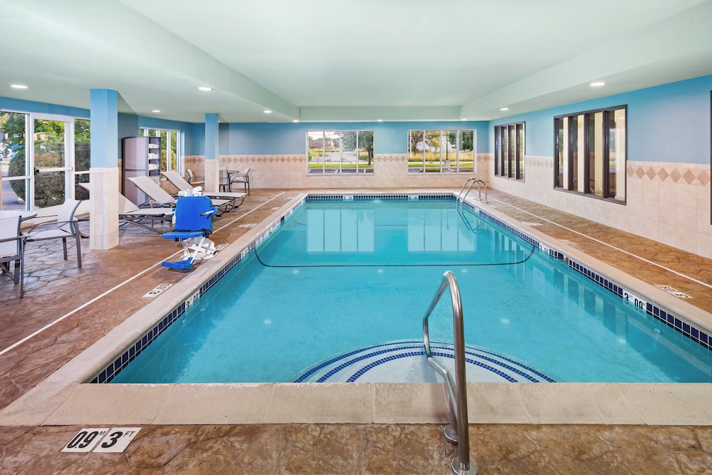 Holiday Inn Express Hotel & Suites Chicago South Lansing by IHG - photo 26