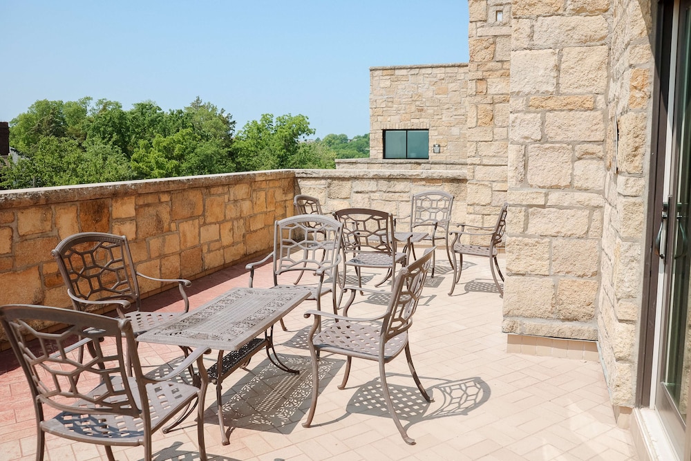 The Oread Lawrence Tapestry Collection by Hilton - photo 76