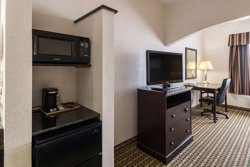 Quality Suites Burleson Ft. Worth - photo 16