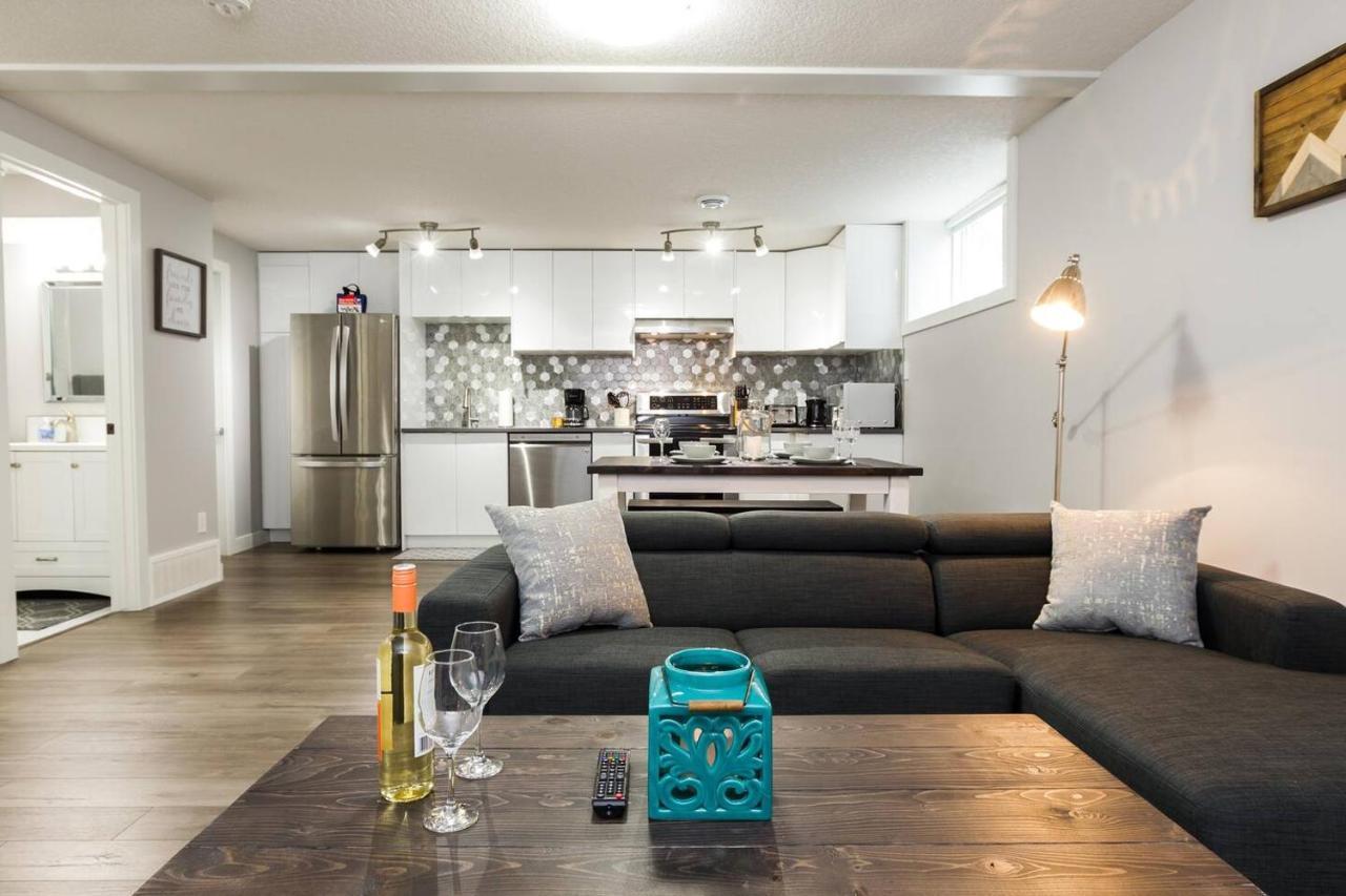 Modern Executive Suite I Complimentary Netflix & Parking — Edmonton — photo 3