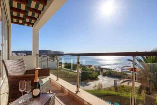Casa del Mar Amazing Villa with Sea View & Pool — 4-Star Luxury Hotel in Luz, Portugal
