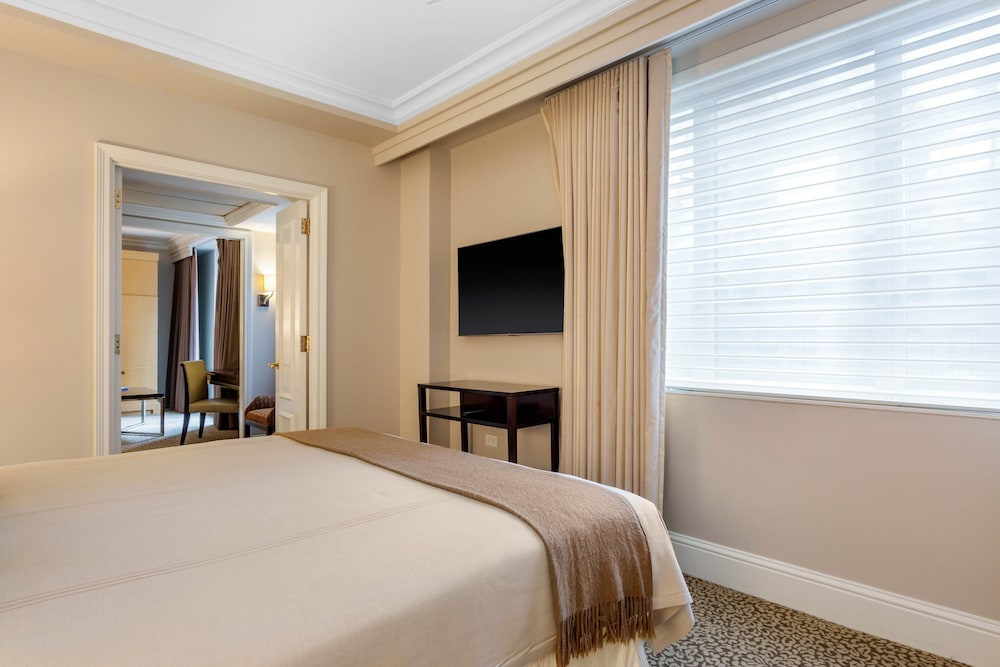 Omni Berkshire Place - photo 32