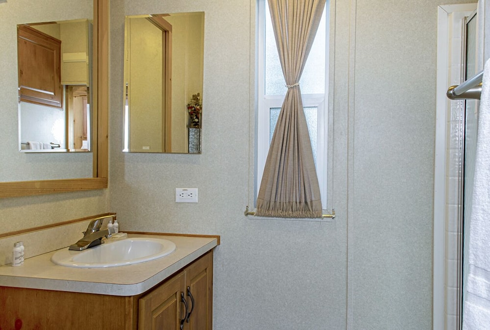 Yosemite Lakes RV Resort - photo 35