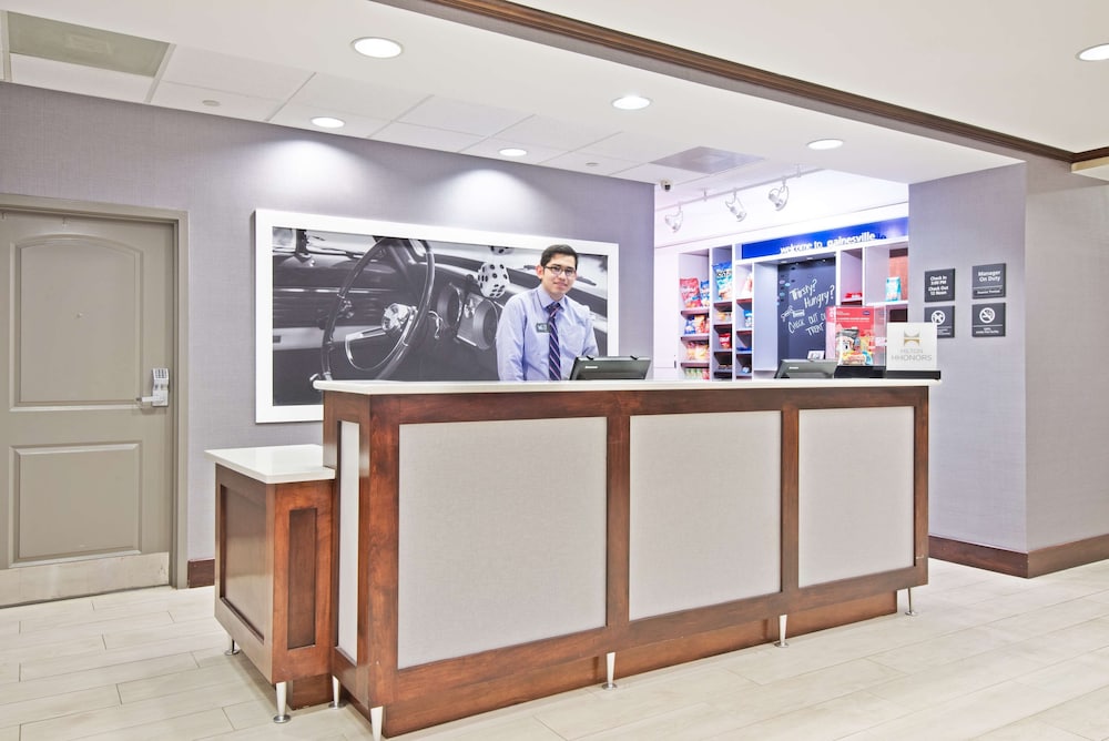 Hampton Inn by Hilton Gainesville Haymarket - photo 3