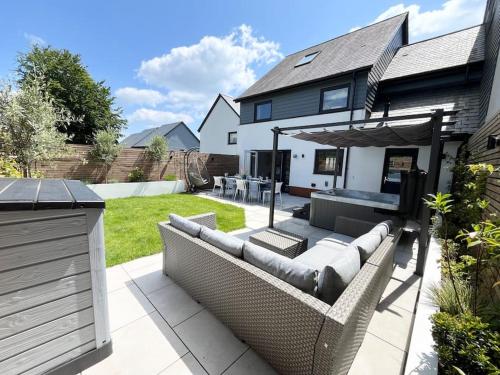 Coastal 5 Bedroom House in Devon with a Hot Tub — 4-Star Luxury Hotel in Budleigh Salterton, United Kingdom