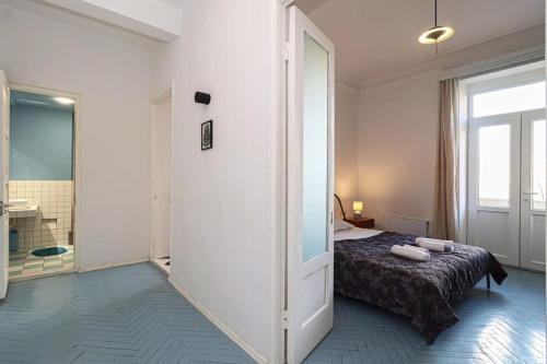 Modern Apartment Next to Stamba and Rooms