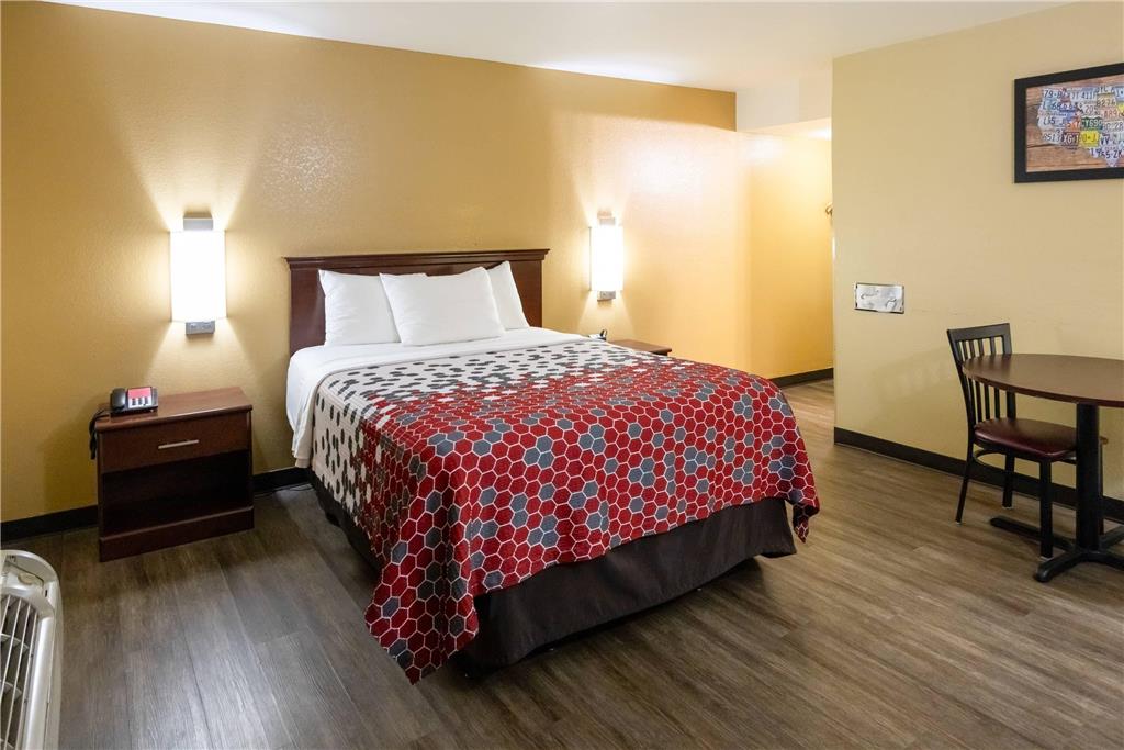 Econo Lodge McAlester - photo 8