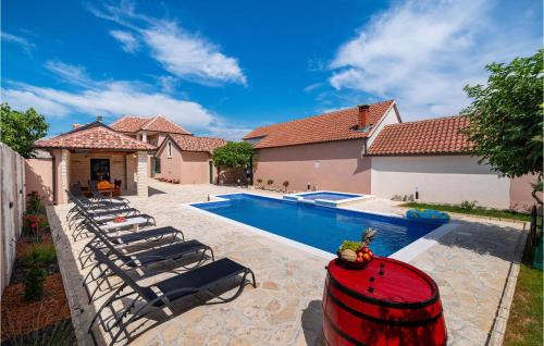 Beautiful Home In Benkovac With Sauna — 4-Star Luxury Hotel in Benkovac, Croatia