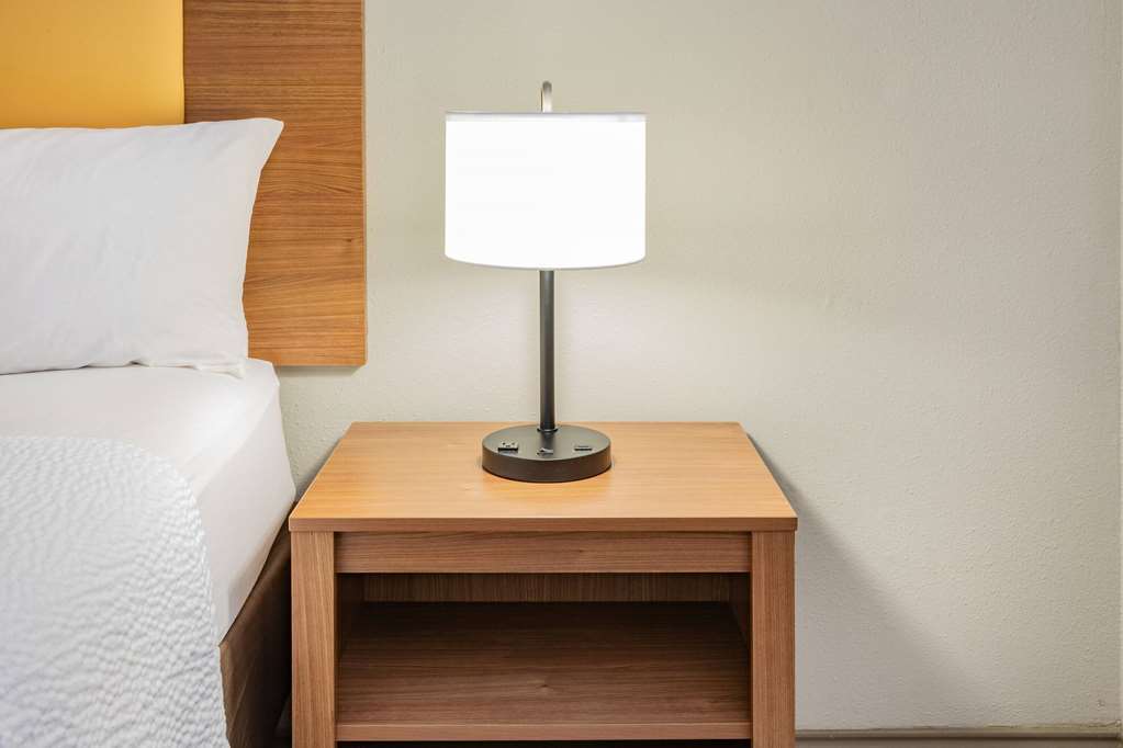 Days Inn & Suites by Wyndham Huntsville - photo 13