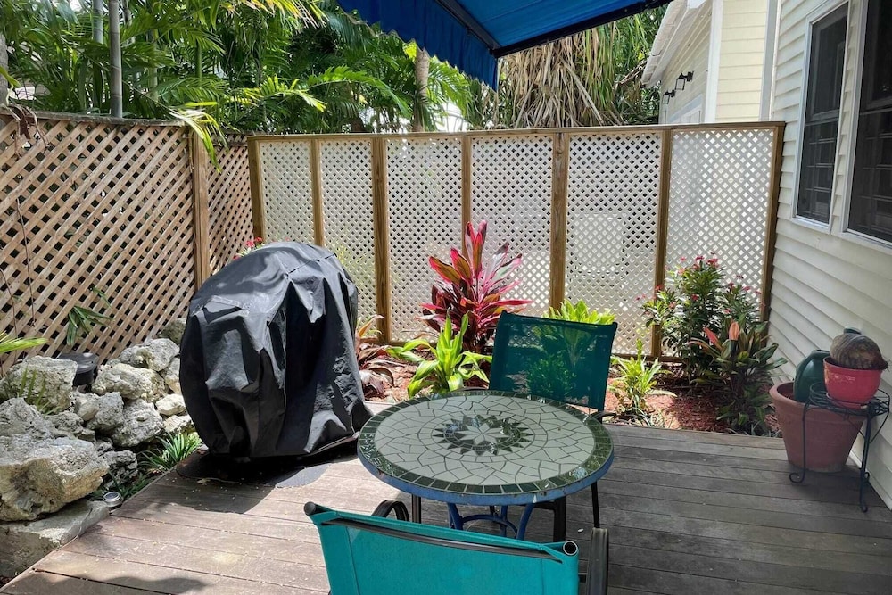 Tranquility by Avantstay Close to Duval St w BBQ & Shared Pool - photo 24