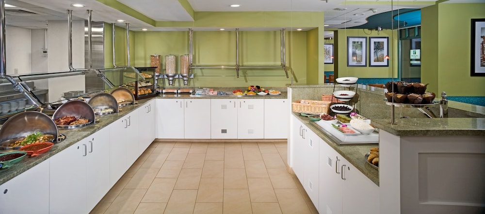 Holiday Inn & Suites Virginia Beach North Beach by IHG - photo 60