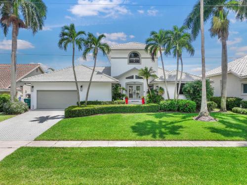 S exposure waterfront home near beach food fun — 4-Star Luxury Hotel in Marco Island, United States