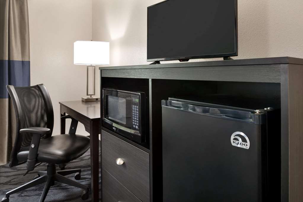 Baymont Inn & Suites by Wyndham Swanton Toledo Airport - photo 24