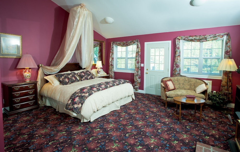 Hearthstone Elegant Lodge by the River - photo 6