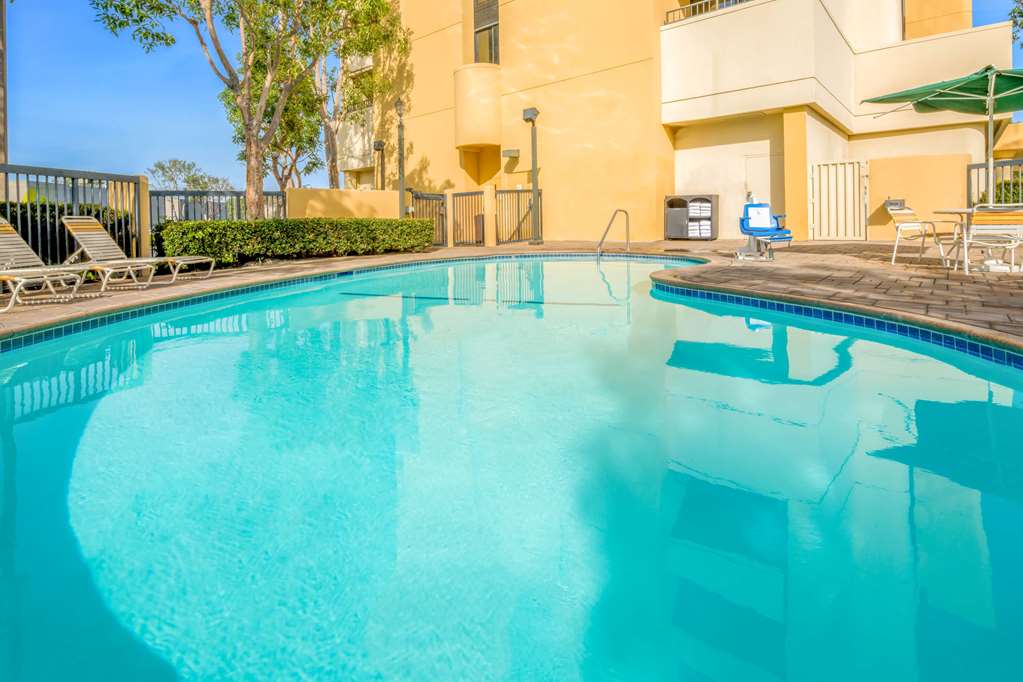 La Quinta Inn & Suites by Wyndham Buena Park - photo 7