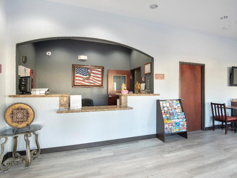 OYO Townhouse Clute Lake Jackson - photo 7