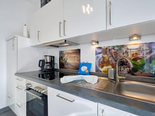 Villa Wiederkehr in Sellin Wohnung 4 mit Balkon strandnah — 4-Star Luxury Hotel in Ostseebad Sellin, Germany