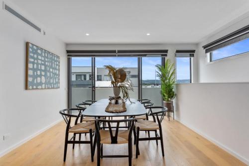 Modern Spacious Coastal 4 Bedroom Town House — Safety Beach — photo 5