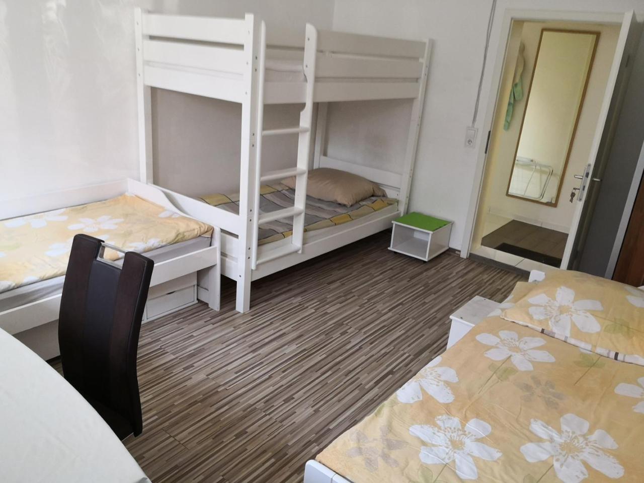 3 Monteurzimmer als Wohngemeinschaft zur Selbstversorgung — hotel in Ostfildern