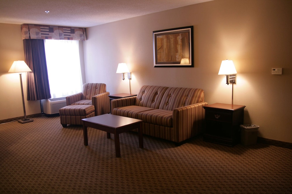 Hampton Inn Olathe - photo 16