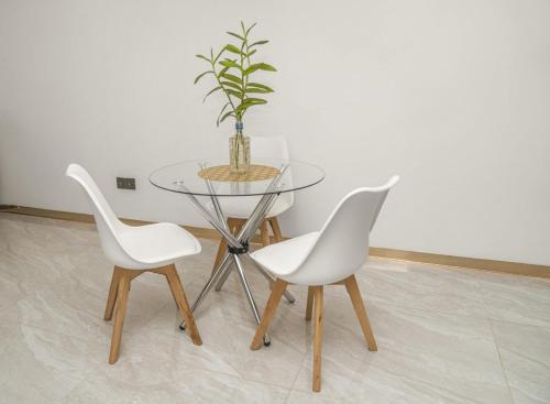 Stylish and Spacious 1Bedroom Apartment with King Bed in Prime Location