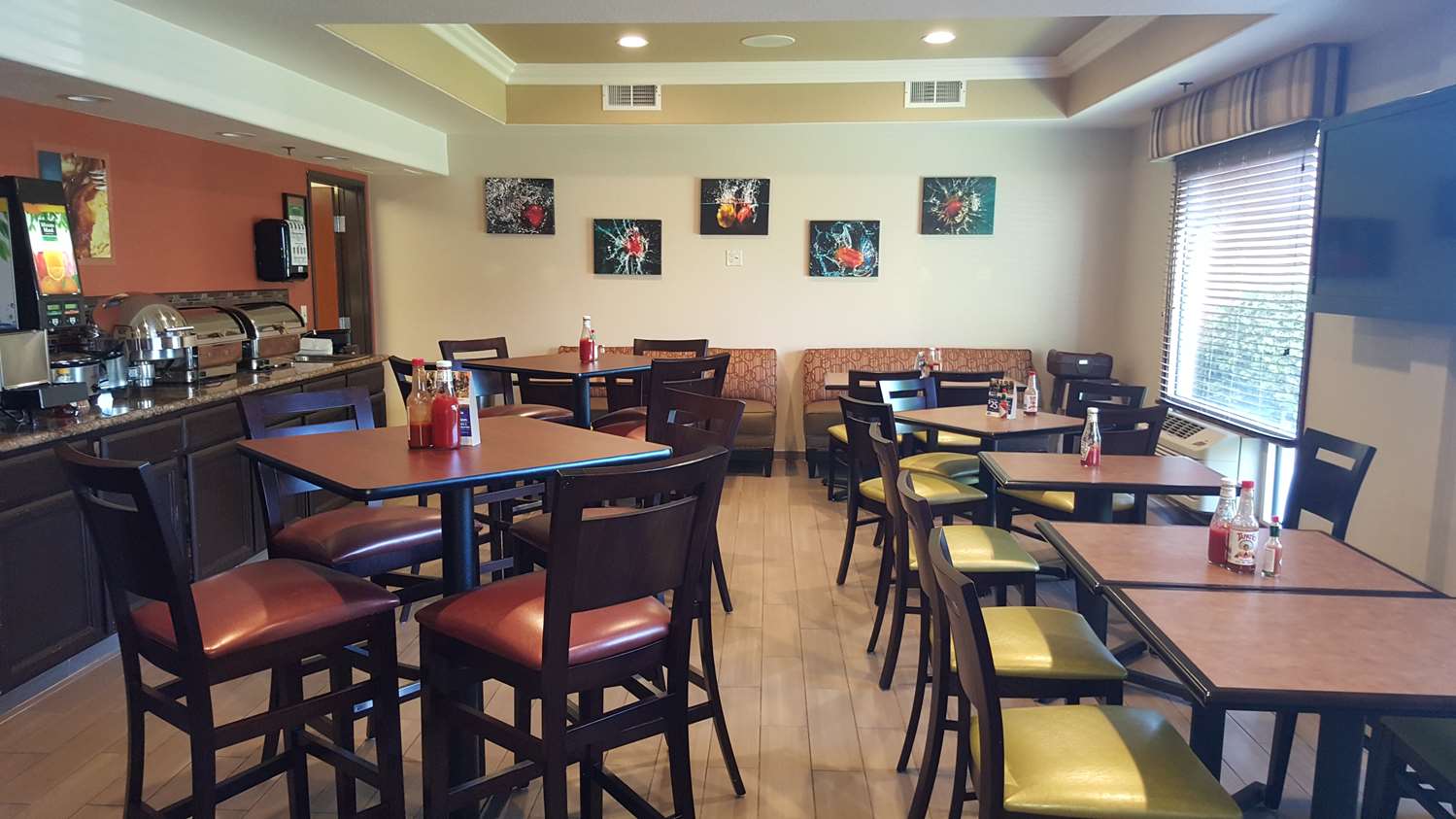 Airport Inn and Suites - photo 8