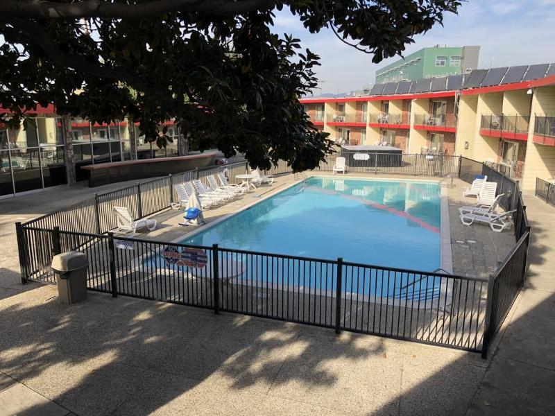 Econo Lodge Inn & Suites Oakland Airport - photo 34