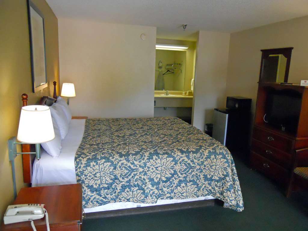 Country Hearth Inn & Suites Dawson - photo 12