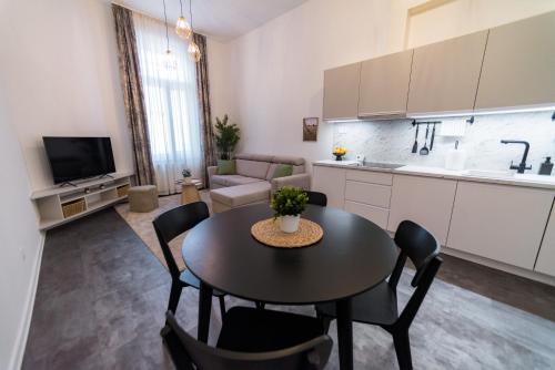 Feketesas Apartman — 4-Star Luxury Hotel in Szeged, Hungary